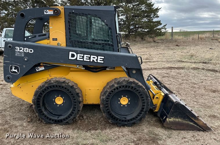image for item NJ9488 2011 John Deere 328D skid steer loader