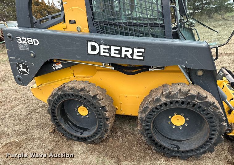image for item NJ9488 2011 John Deere 328D skid steer loader