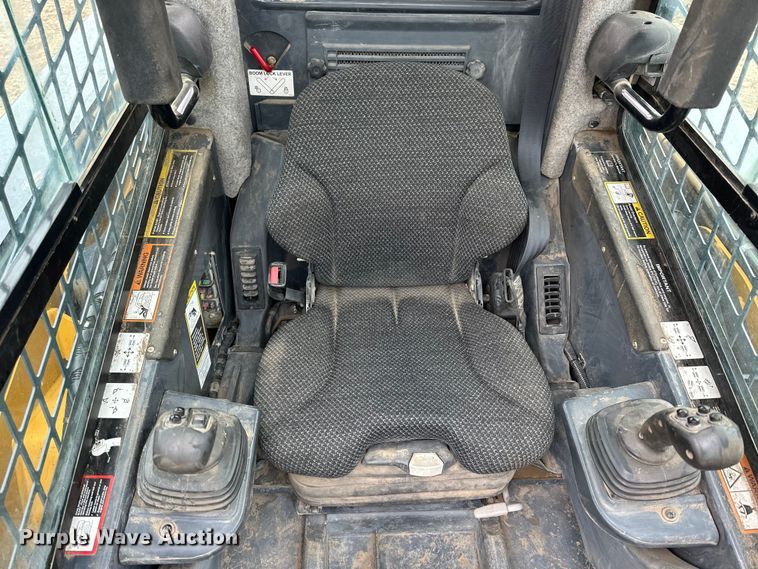 image for item NJ9488 2011 John Deere 328D skid steer loader