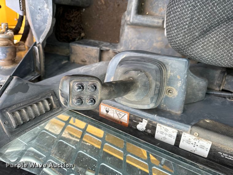 image for item NJ9488 2011 John Deere 328D skid steer loader