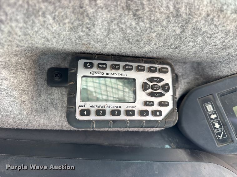 image for item NJ9488 2011 John Deere 328D skid steer loader