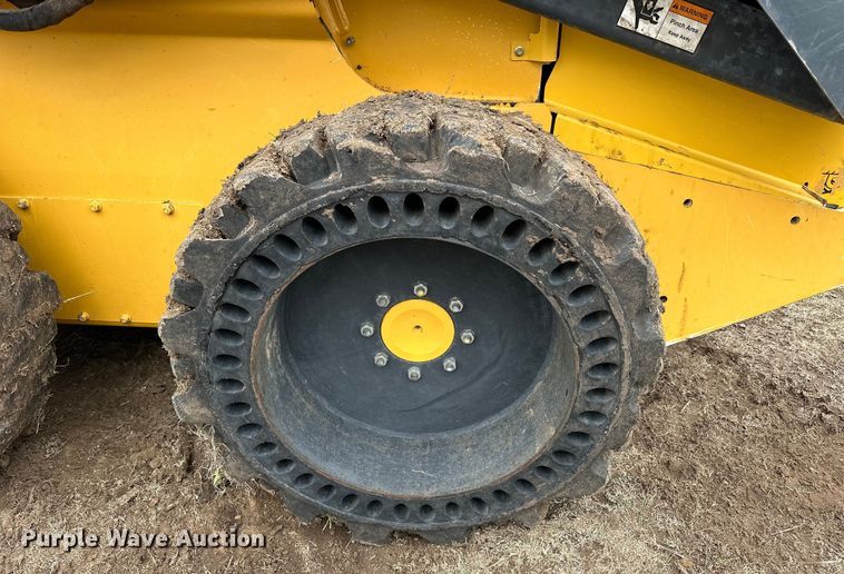 image for item NJ9488 2011 John Deere 328D skid steer loader