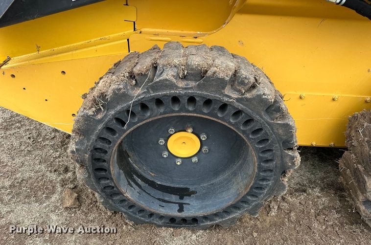 image for item NJ9488 2011 John Deere 328D skid steer loader