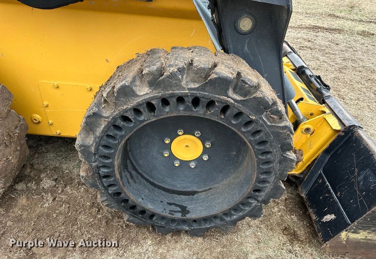 image for item NJ9488 2011 John Deere 328D skid steer loader