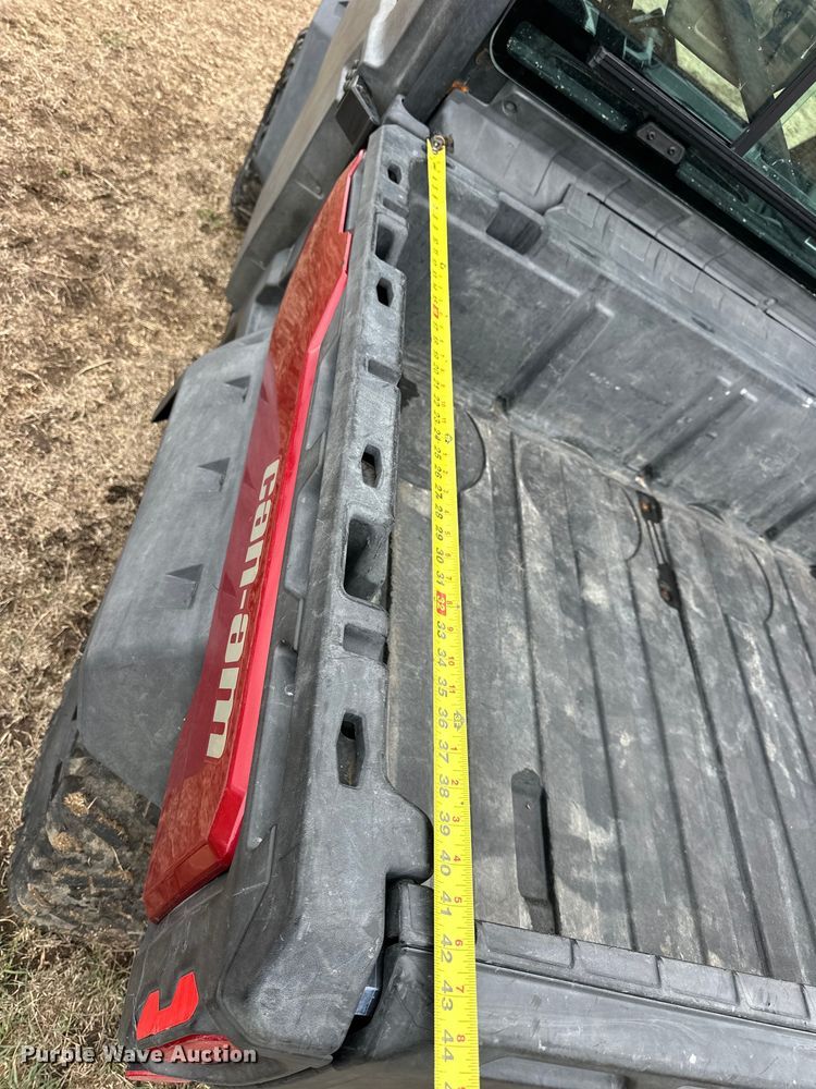 image for item NJ9489 2018 Can-Am 8TJB Defender XT HD10 utility vehicle