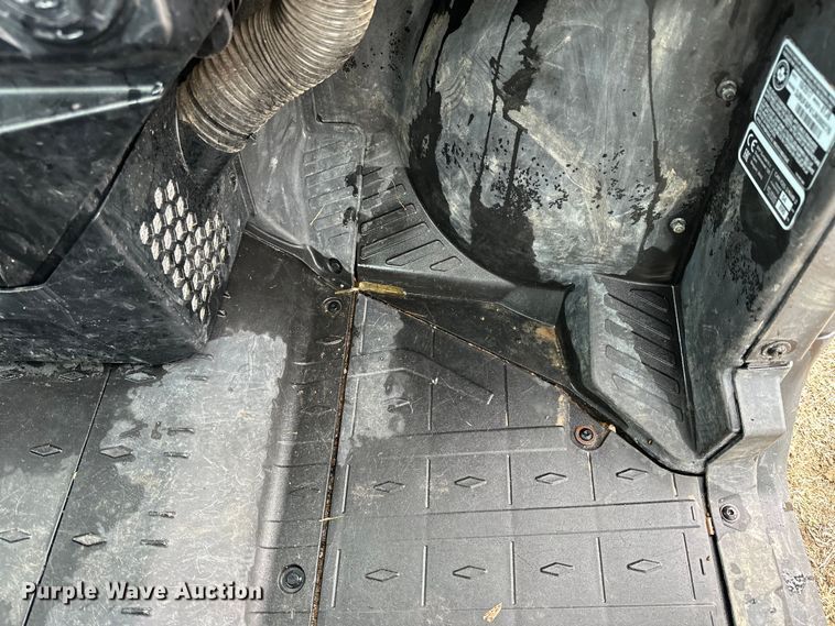 image for item NJ9489 2018 Can-Am 8TJB Defender XT HD10 utility vehicle