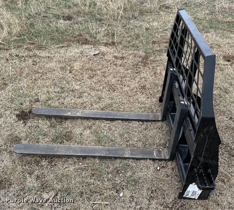 image for item NJ9490 John Deere AT492257 skid steer forks