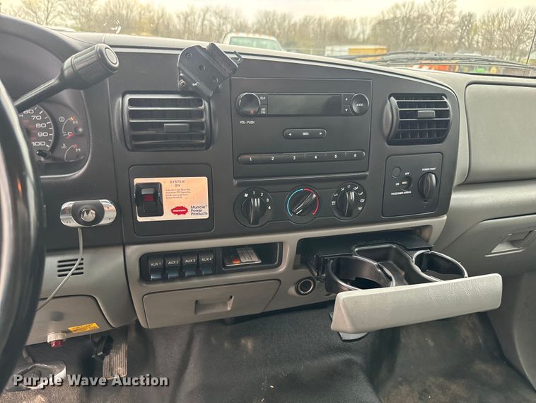 image for item NS9539 2006 Ford F550 Super Duty XL utility / service truck