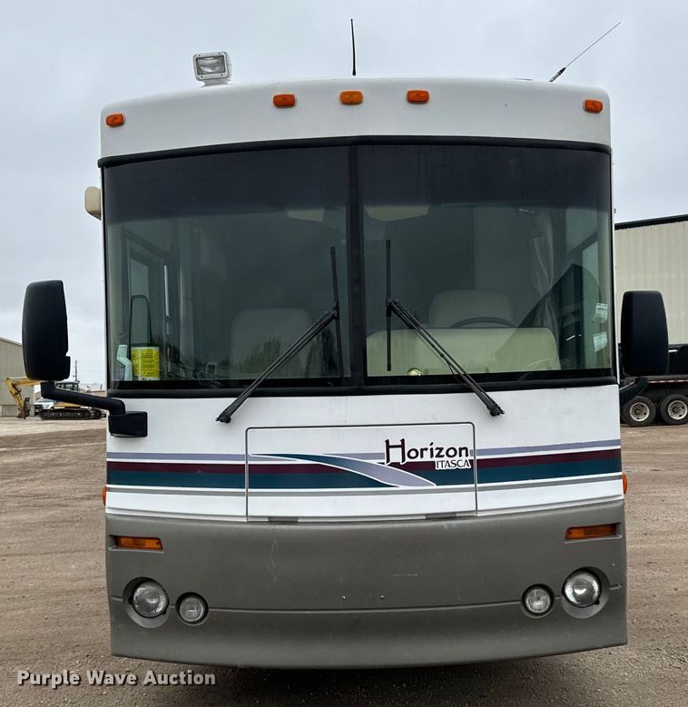 image for item NU9546 2002 Itasca Horizon RV