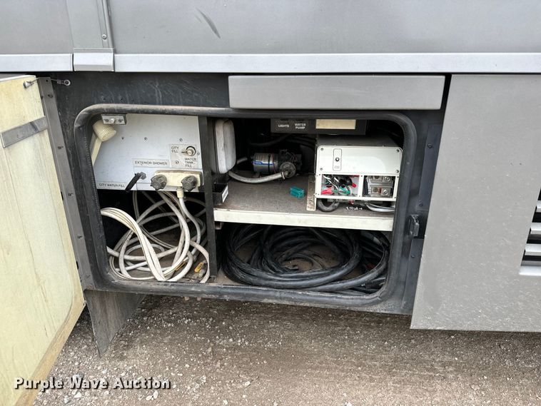 image for item NU9546 2002 Itasca Horizon RV