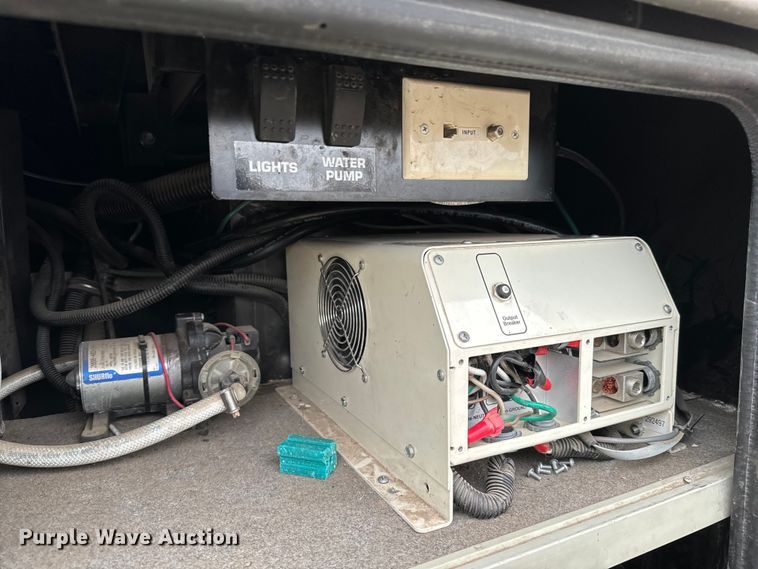 image for item NU9546 2002 Itasca Horizon RV