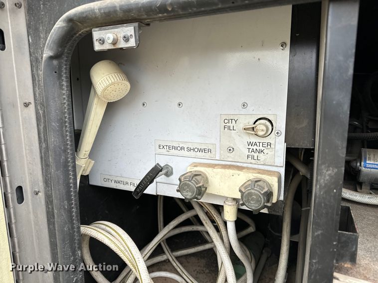 image for item NU9546 2002 Itasca Horizon RV