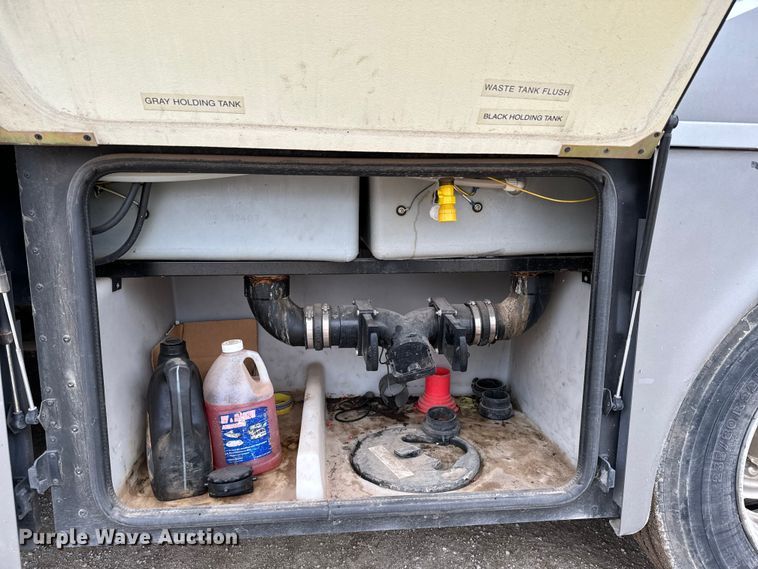 image for item NU9546 2002 Itasca Horizon RV