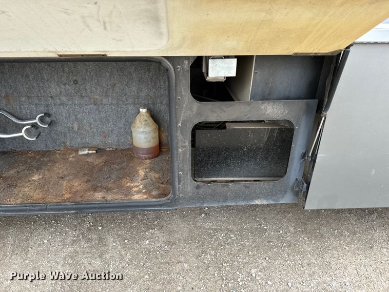 image for item NU9546 2002 Itasca Horizon RV