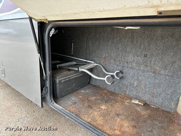 image for item NU9546 2002 Itasca Horizon RV