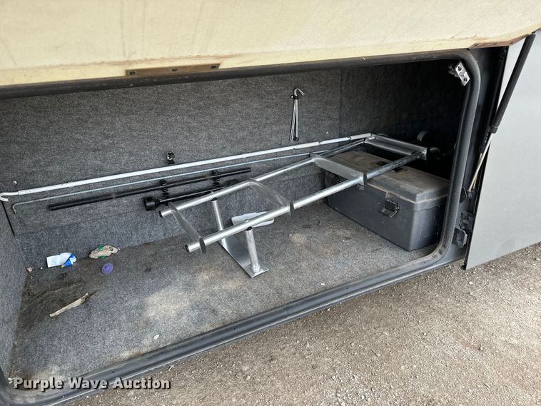 image for item NU9546 2002 Itasca Horizon RV