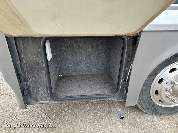 image for item NU9546 2002 Itasca Horizon RV