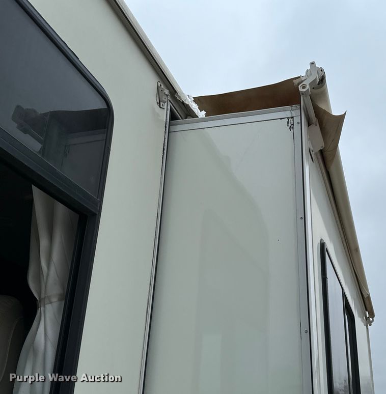 image for item NU9546 2002 Itasca Horizon RV