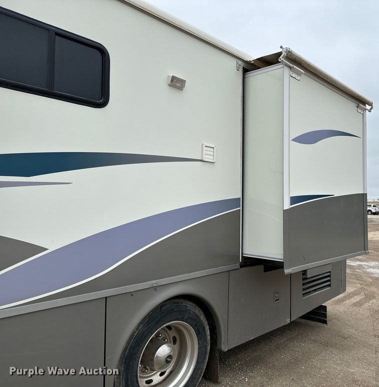 image for item NU9546 2002 Itasca Horizon RV