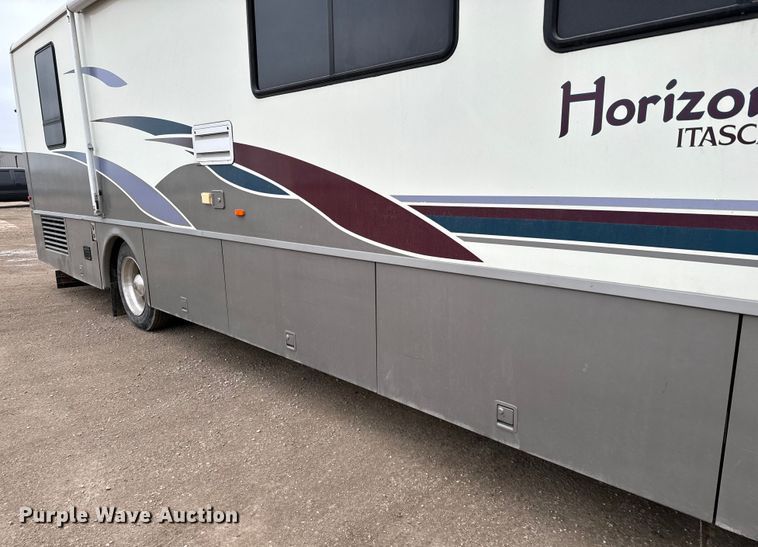 image for item NU9546 2002 Itasca Horizon RV
