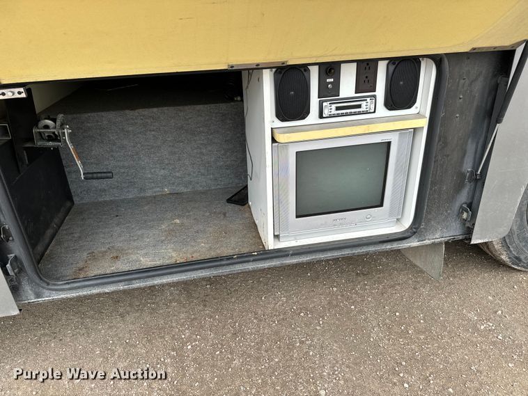 image for item NU9546 2002 Itasca Horizon RV