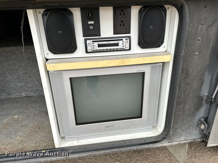 image for item NU9546 2002 Itasca Horizon RV