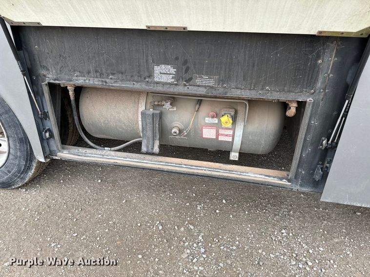 image for item NU9546 2002 Itasca Horizon RV