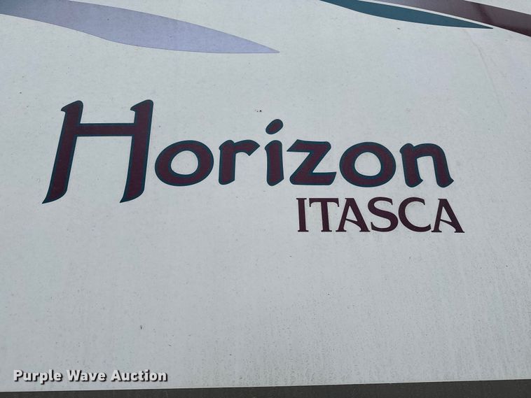 image for item NU9546 2002 Itasca Horizon RV
