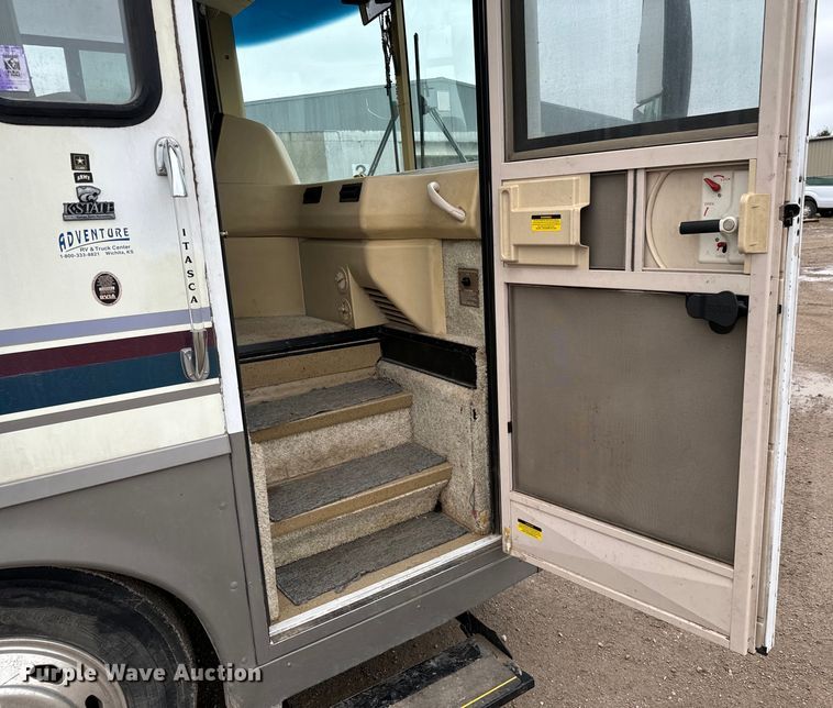 image for item NU9546 2002 Itasca Horizon RV