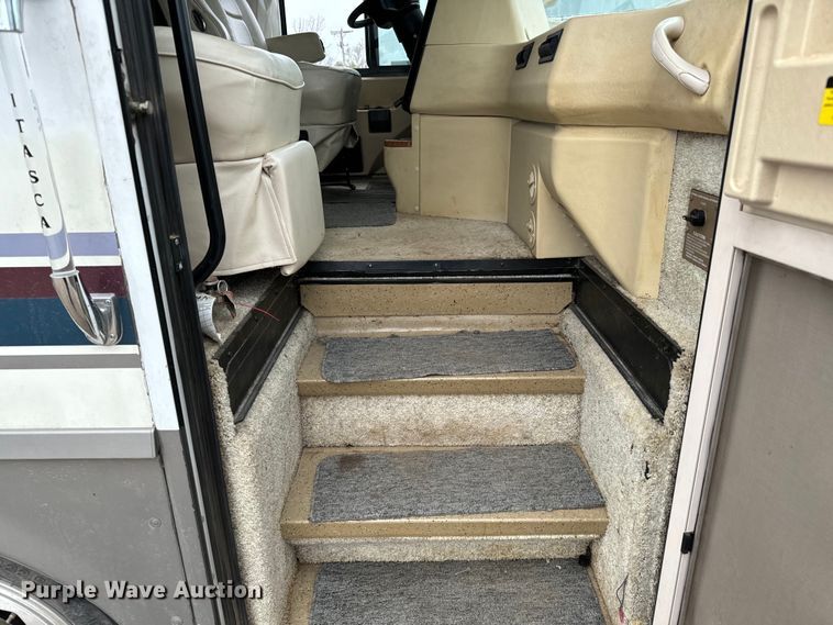 image for item NU9546 2002 Itasca Horizon RV