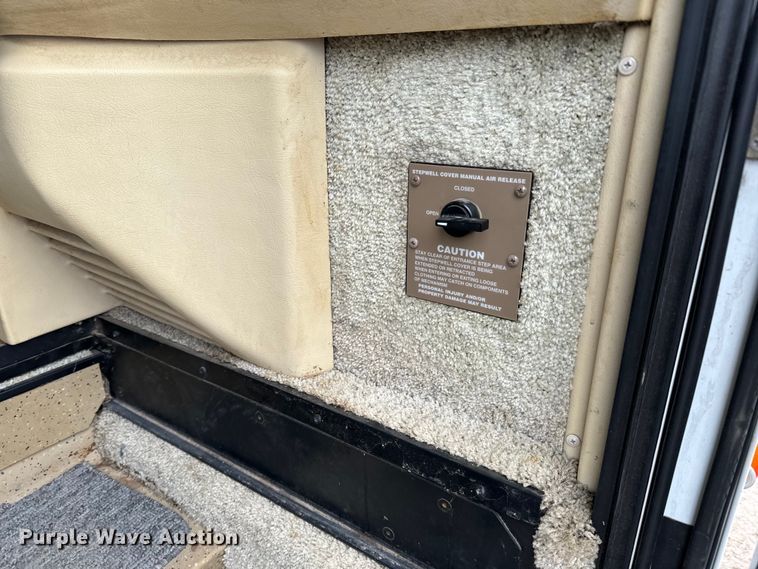 image for item NU9546 2002 Itasca Horizon RV