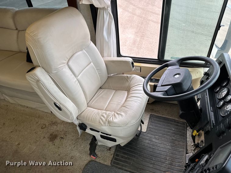 image for item NU9546 2002 Itasca Horizon RV