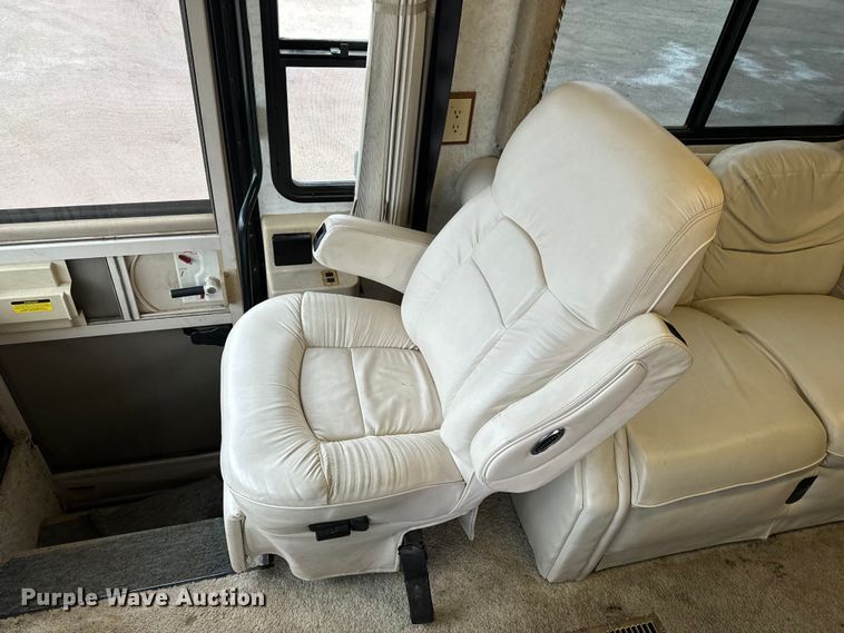 image for item NU9546 2002 Itasca Horizon RV