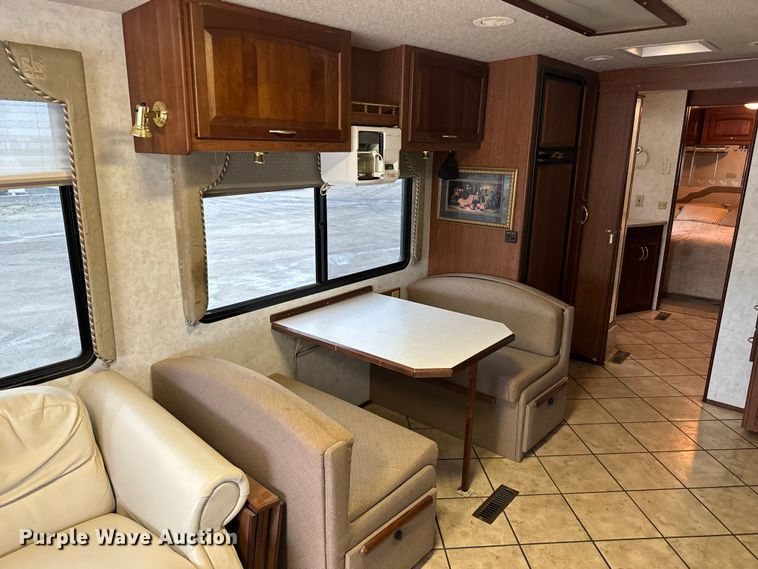 image for item NU9546 2002 Itasca Horizon RV