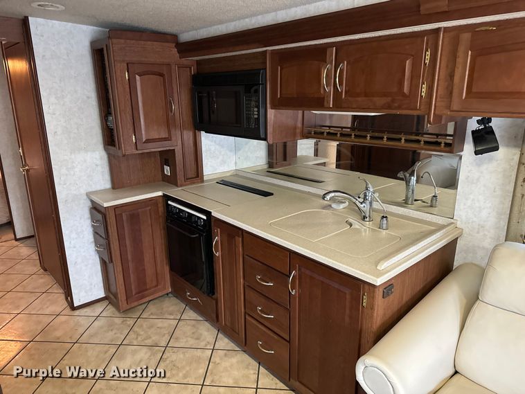 image for item NU9546 2002 Itasca Horizon RV