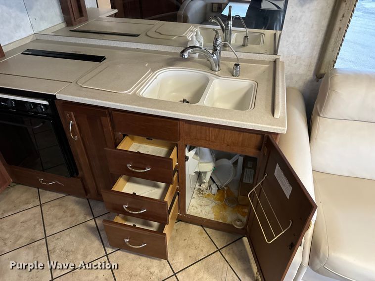 image for item NU9546 2002 Itasca Horizon RV