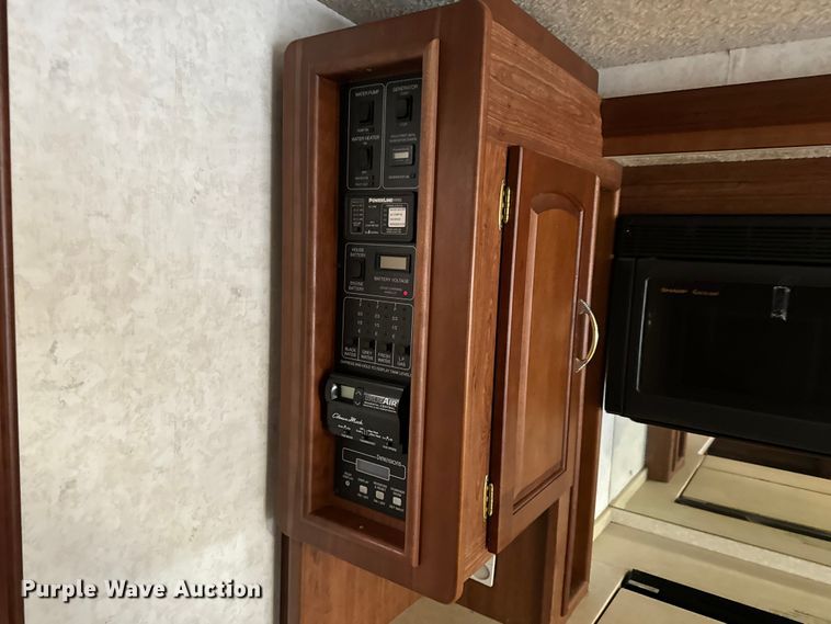 image for item NU9546 2002 Itasca Horizon RV