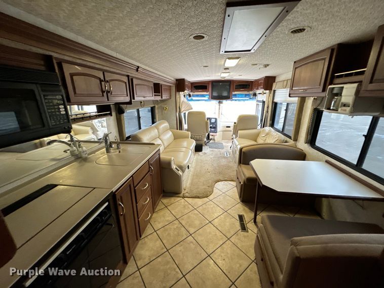 image for item NU9546 2002 Itasca Horizon RV