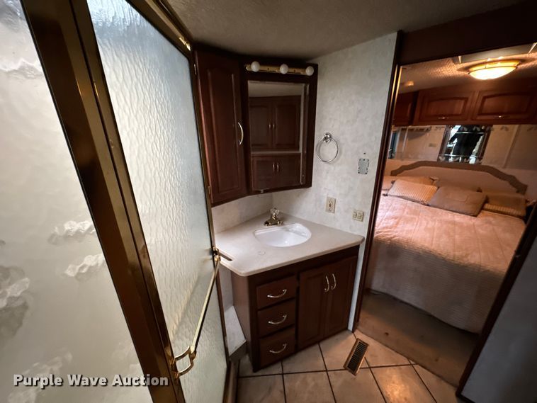 image for item NU9546 2002 Itasca Horizon RV