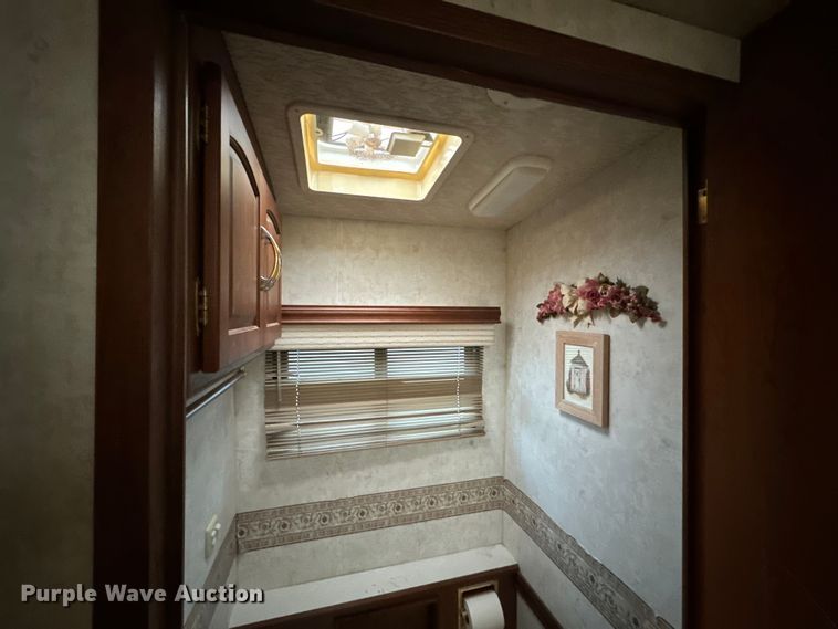 image for item NU9546 2002 Itasca Horizon RV