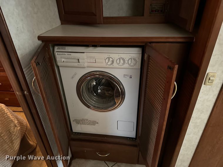 image for item NU9546 2002 Itasca Horizon RV