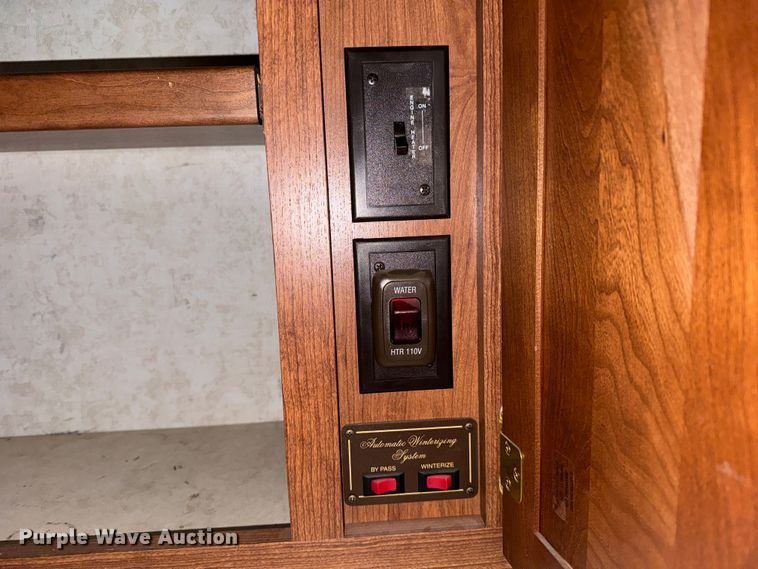 image for item NU9546 2002 Itasca Horizon RV