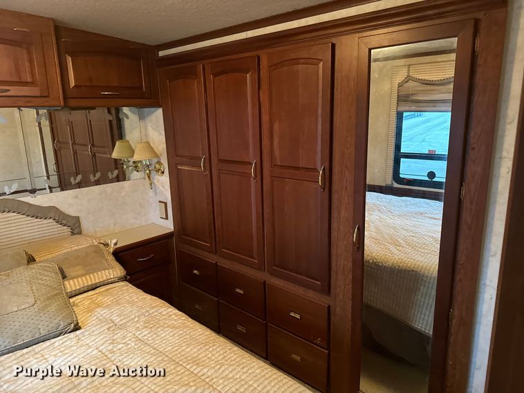 image for item NU9546 2002 Itasca Horizon RV