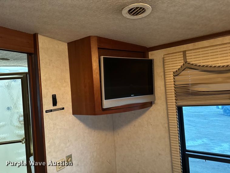 image for item NU9546 2002 Itasca Horizon RV
