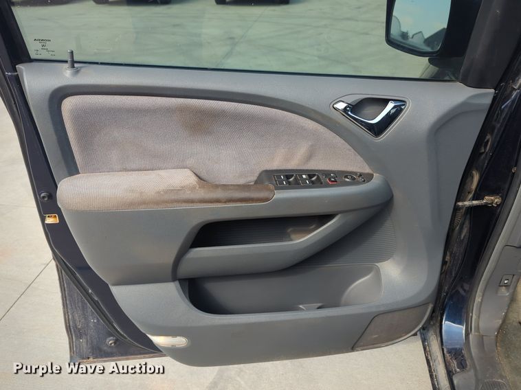 image for item NZ9374 2005 Honda Oddyssey van