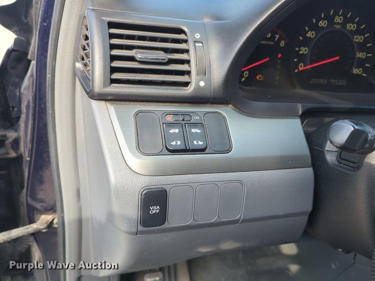 image for item NZ9374 2005 Honda Oddyssey van