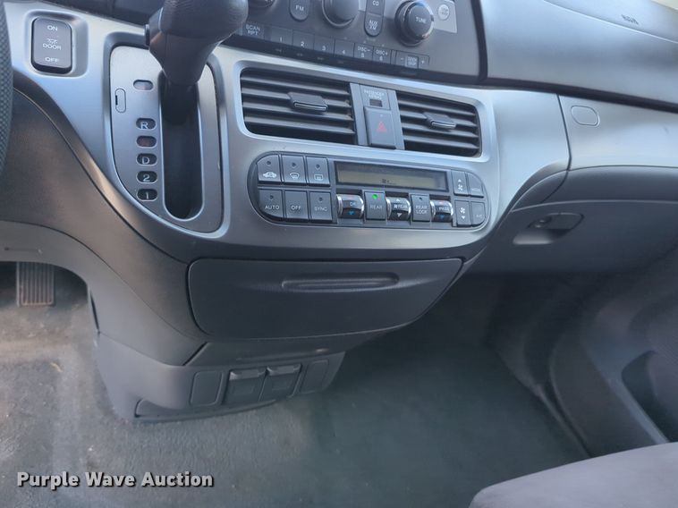 image for item NZ9374 2005 Honda Oddyssey van