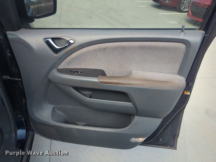 image for item NZ9374 2005 Honda Oddyssey van