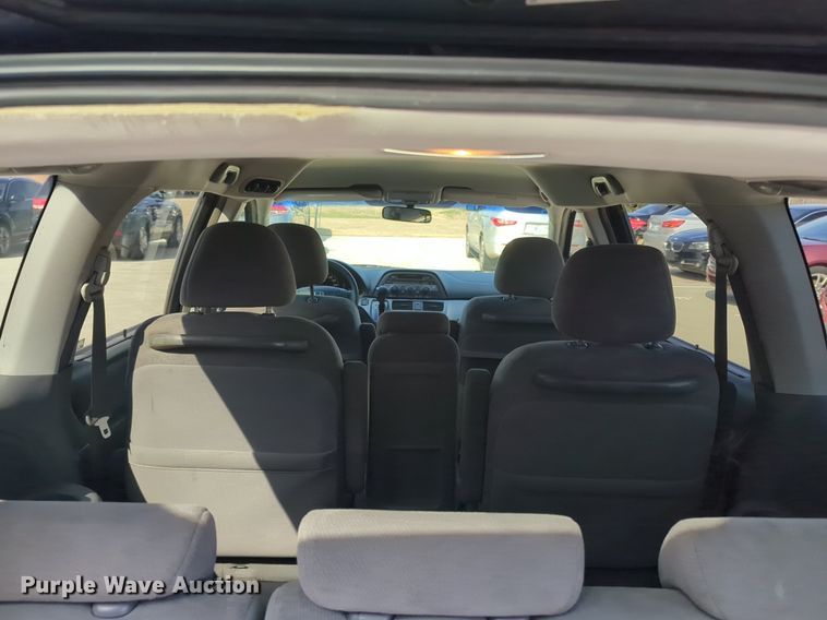 image for item NZ9374 2005 Honda Oddyssey van