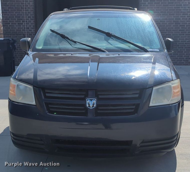 image for item NZ9376 2010 Dodge Grand Caravan van